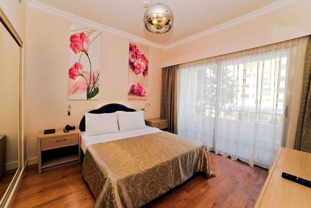 Jasmine Court Hotel كيرينيا الغرفة الصورة