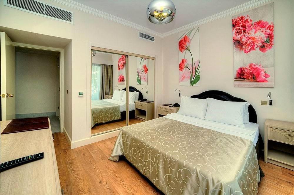 Jasmine Court Hotel كيرينيا الغرفة الصورة