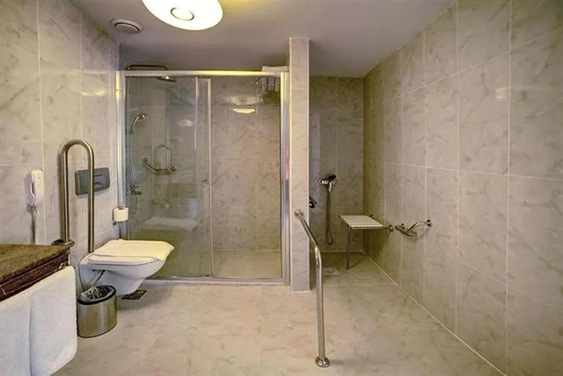 Jasmine Court Hotel كيرينيا الغرفة الصورة